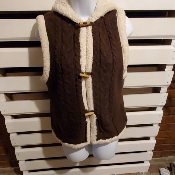 CARDUCCI sweater vest.             #392 - Picture 1 of 6